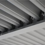 Pergola bioclimatique autoportée aluminium et acier gris Fred 4 x 3 m – Image 5